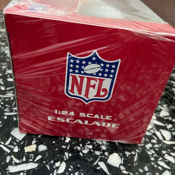 NFL Limited Edition 2002 49ers Escalade - Picture 3 of 8